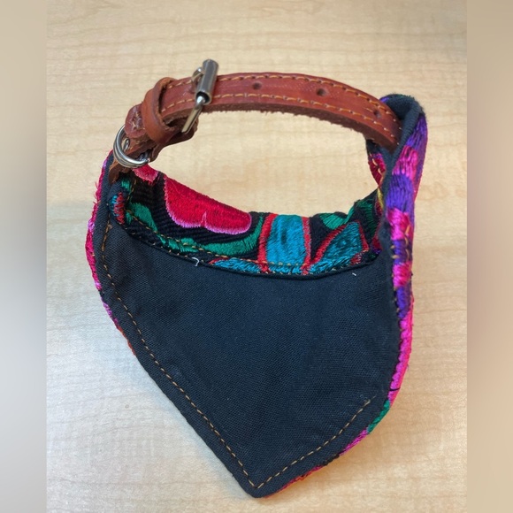 Vibrant floral Embroidered Dog Collar with leather strap – Size XS NEW - Picture 2 of 6